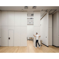 Cloison pliante réglable sur rail suspendu avec cadre en aluminium pour salles de conférence, écoles et entrepôts