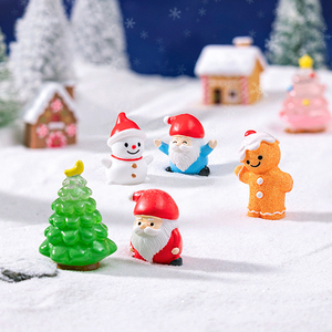 Kawai Toys Miniatures 3D Bonhomme de neige, Bonhomme en pain d'épices, Père Noël suspendu en résine, décorations de Noël pour la décoration de fêtes DIY - Product Image 4