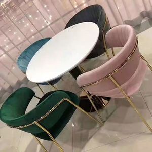 เก้าอี้ทานอาหารสไตล์มินิมอลแบบนอร์ดิก หุ้มผ้ากำมะหยี่ เหมาะสำหรับร้านเสริมสวย ร้านทำเล็บ และร้านกาแฟ - Product Image 4