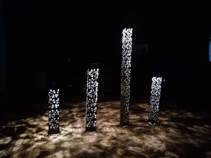 Lampadaire d'extérieur en métal couleur rouille style Art Déco - Étanche et résistant aux intempéries, sur pied, dimensions personnalisables - Product Image 3