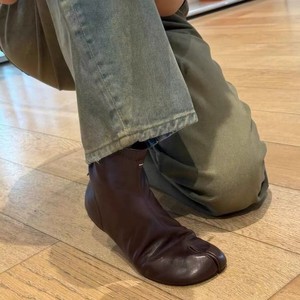 Bottes plates à bout fendu coréennes 2026 pour femmes, avec talon compensé invisible et fermeture éclair arrière, confortables et durables - Product Image 3
