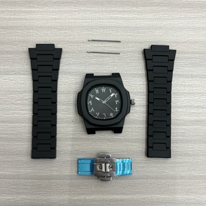 นาฬิกาควอตซ์ผู้ชาย ดีไซน์คลาสสิกทันสมัย ตัวเรือนโพลีคาร์บอเนต สายซิลิโคน กันน้ำ รับสกรีนโลโก้ - Product Image 2