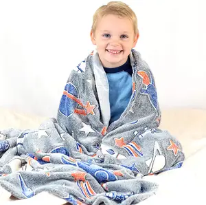 Coperta per Bambini con Design Luna e Stelle che Brillano al Buio, 100% Poliestere, Morbida Coperta in Flanella Luminosa per Bambini - Product Image 2