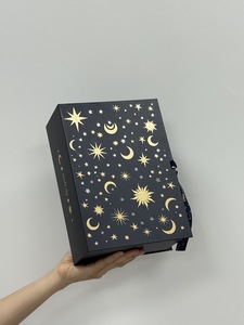 <span class=keywords><strong>2025</strong></span> <span class=keywords><strong>New</strong></span> Arrival Thiết Kế Kích Thước Lớn Nắp Từ Hộp Quà Tặng Với Ribbon Cho Trang Phục Và Khăn Món Quà Sinh Nhật Giấy Bao Bì Hộp - Product Image 3