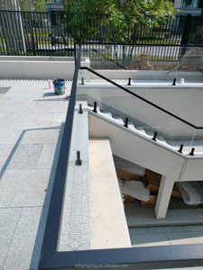 Nouvelle Arrivée - Garde-corps en Aluminium et Verre pour Sécurité Résidentielle, Idéal pour Villas, Escaliers et Balcons - Design Moderne, Résistant à <span class=keywords><strong>la</strong></span> Rouille, Garantie 5 Ans - Product Image 1