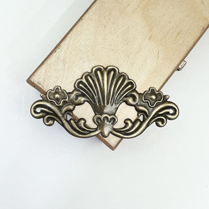 Adornos de Esquina de Hierro 97x47mm, Parches Decorativos para Muebles Antiguos, Accesorios para Cajas de Madera y Cajas de Regalo - Product Image 3