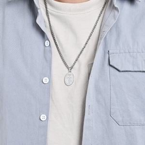 Collar de acero de titanio con dios protector católico, joyería popular transfronteriza, diseño unisex de nicho, artístico y versátil. - Product Image 4