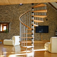Escalier en colimaçon pour économiser de l'espace à l'intérieur de la maison, structure en acier, escalier rotatif
