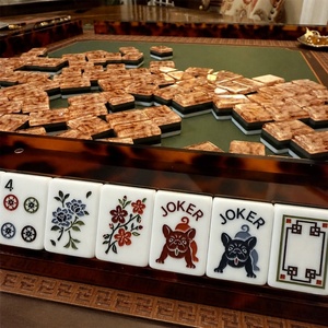 Jeu de Mahjong Américain avec des tuiles en acrylique à quatre couches et à blocs de couleur, finition bois de cèdre, fabriqué à la main pour le divertissement décontracté - Product Image 2