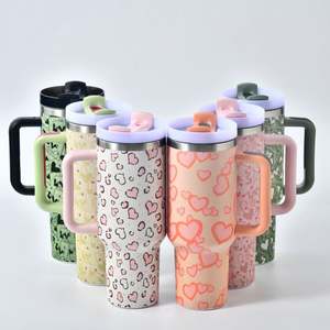 Vasos Personalizados para Regalo de San Valentín, Transferencias DTF con Diseño de Corazón, Vaso Sublimado de 40oz con Asa, Envío desde Almacén en EE. UU. - Product Image 1