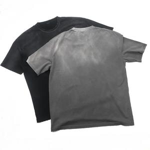 T-shirt Oversize Estiva Personalizzata in Cotone Lavato Nero/Grigio, a Maniche Corte, Traspirante ed Eco-Friendly, Stile Streetwear - Product Image 2