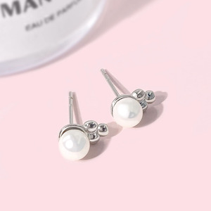 Boucles d'oreilles élégantes coréennes en or plaqué 18 carats avec perles pour femmes - Product Image 5