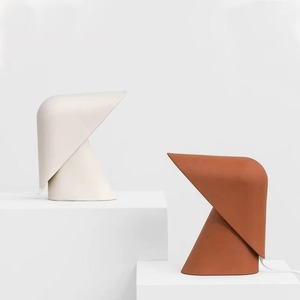 <span class=keywords><strong>Lampe</strong></span> <span class=keywords><strong>de</strong></span> <span class=keywords><strong>chevet</strong></span> minimaliste créative postmoderne pour la flexibilité moderne bureau d'étude électrique lumière <span class=keywords><strong>de</strong></span> salon pour la batterie des enfants - Product Image 1