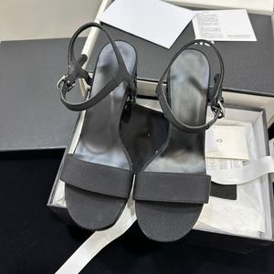 Zapatos de Mujer de Alta Calidad, Modernos y Vanguardistas, Tacón Grueso con Pedrería, Goma Antideslizante, Lujo Discreto, Marca CC - Product Image 4