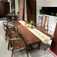 Table à manger rectangulaire en bois moderne personnalisable, adaptée aux salles à manger, aux patios et aux repas en plein air.