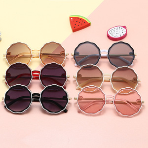 Gafas de sol para niños, estilo girasol, montura redonda, forma de pétalo, protección UV400, gafas de moda para niños E2050 - Product Image 3