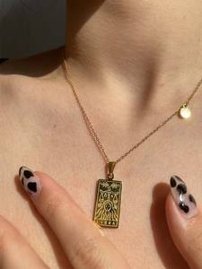 قلادة برج فلكي مربعة الشكل من الفولاذ المقاوم للصدأ الذهبي مع 12 برجًا من التاروت - Product Image 5