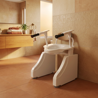 Dispositif d'accessibilité pour salle de bain : Siège de toilette surélevé et fauteuil roulant de transfert pour personnes âgées à domicile