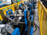 Machine de formage à froid de poutrelles perforées en acier galvanisé de 1,5 à 3,0 mm d'épaisseur et de 80 à 300 mm de largeur réglable