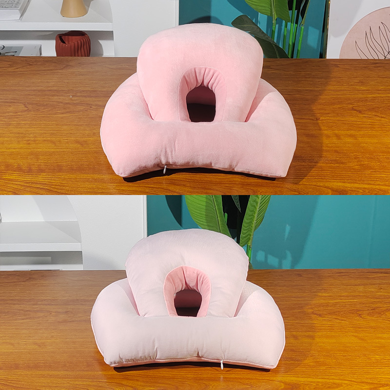 ด้านหนึ่งเป็นผ้าไอซ์ซิลค์ อีกด้านหนึ่งเป็นผ้ากำมะหยี่สีชมพูดอกซากุระ