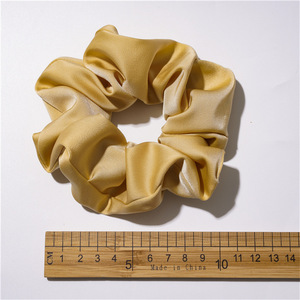 2024 nuevo satén Ins estilo francés grande Scrunchie elegante banda para el cabello de terciopelo para <span class=keywords><strong>mujeres</strong></span> Simple accesorio para el cabello <span class=keywords><strong>en</strong></span> Stock - Product Image 4