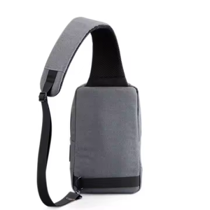 Sac bandoulière personnalisé pour homme avec port de charge USB, sac de poitrine étanche pour les trajets quotidiens, les voyages et les activités de plein air - Product Image 3