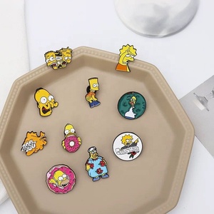 Gros métal anime broches carton <span class=keywords><strong>Simpsons</strong></span> drôle broches mignon émail anime badges broches pour vêtements en stock - Product Image 2