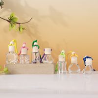 Vente chaude Aroma Diffuseur Bouteille Mini 8ml Vide Désodorisant En Verre De Voiture Suspendu Bouteille De Parfum Avec Couvercle En Bois