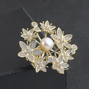 เข็มกลัดแฟชั่นผู้หญิงสุดหรู ขายดี ประดับคริสตัล ไข่มุก พลอยเทียม ดีไซน์ดอกไม้ เข็มกลัดประดับเพชรสำหรับผู้หญิง - Product Image 5