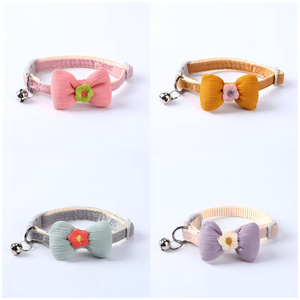 Nouveautés Collier pour chat en tissu doux et réglable de luxe, durable et personnalisé avec cloche et nœud, vente en gros - Product Image 1