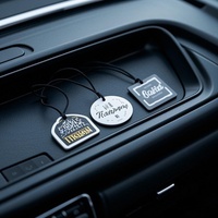 1 pièce Désodorisant de voiture PinkDinoh en forme de baskets, Accessoire de voiture, Désodorisant suspendu pour la décoration intérieure de voiture et d'ambiance