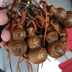 Wholesale 12 Zodiac Wood Gourd Keychain Engraving Xiangyun Chinese Dragon Lucky Wooden Keychain