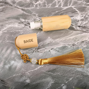 Botellas de Perfume Portátiles de Lujo, Recargables, Vacías, de 5 ml, con Rodillo de Madera de Bambú para Colgar - Product Image 6