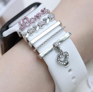 Nueva Pulsera de Reloj Inteligente de Aleación de Acero Inoxidable con Incrustaciones de Diamantes para Otoño-Invierno, con Anillo Decorativo en Forma de Corazón, Suave - Product Image 1