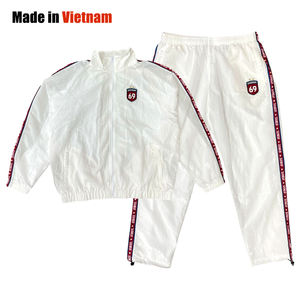 Veste de sport coupe-vent et imperméable personnalisée en usine, avec logo brodé, légère, chaude et décontractée pour hommes - Product Image 1