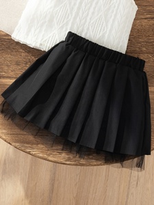 Set Estivo per Ragazze: Top Floreale con Collo all'Americana e Gonna Plissettata, Comodo e alla Moda - Product Image 4