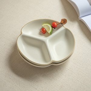 Bandeja de Servir Minimalista, Ecológica y Contemporánea de Cerámica y Porcelana con 3 Compartimentos para el Hogar y Restaurantes - Product Image 1