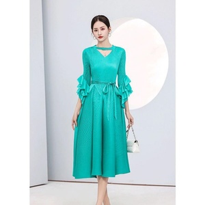 Nouvelle Robe Plissée Décontractée Ample Grande Taille à Manches Pétales Couleur Unie Élégante 2025 - Product Image 5