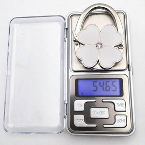 Gancho Plegable para Bolso White Clover, Elegante Colgador de Mesa para Bolsos, Cierre Magnético, Colgador de Bolsos de Terciopelo para Bodas y Cumpleaños - Product Image 5