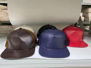 หมวกสแนปแบคหมวกฮิปฮอปหนัง PU สีดำดีไซน์ตามสั่ง - Product Image 4