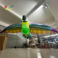 Ballon gonflable coloré vif accrochant de perroquet de grand oiseau gonflable de mascotte avec la lumière menée