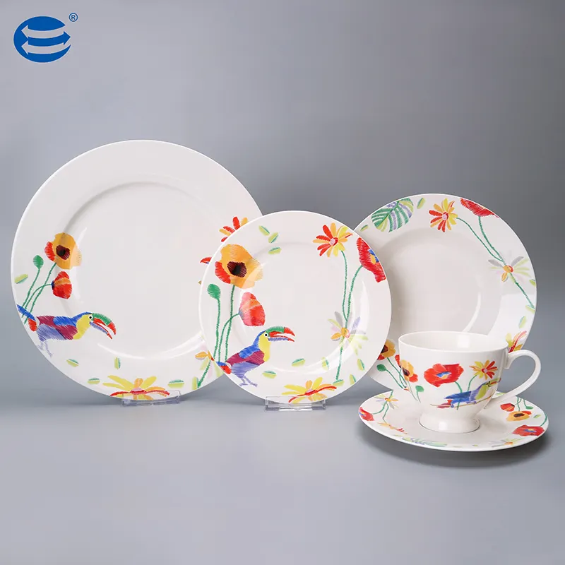 Uitstekende Gekostumeerde Milieuvriendelijke Beste Prijs Nieuwe Bone China Diner Set Voor Thuis