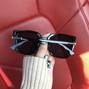 Gafas de Sol Cuadradas Extra Grandes Modernas, Montura Negra, Lentes Marrones, 100% Protección UV, Unisex, para Viajes, Conducir y Protegerse del Sol - Product Image 2