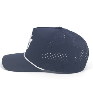 Casquette de baseball imperméable personnalisée en gros à 5 panneaux avec perforations découpées au laser pour le sport - Product Image 4