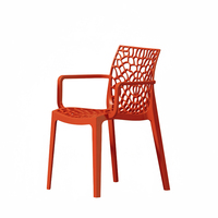Chaise empilable en plastique à prix de gros OEM/ODM, design creux, pour café extérieur et jardin