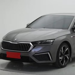 <span class=keywords><strong>Occasion</strong></span> pour <span class=keywords><strong>Skoda</strong></span> <span class=keywords><strong>Octavia</strong></span> Pro 2023 TSI280 DSG Premium Edition <span class=keywords><strong>Essence</strong></span> Couleur Extérieure Blanche Volant à Gauche R18 - Product Image 1