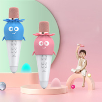 Microphone Karaoké Sans Fil en Forme de Carotte pour Enfants avec Effet de Voix Changeante, Écho et Haut-Parleur Intégré – Idéal pour Fêtes à Domicile, Anniversaires, Cadeau Portable pour Chant
