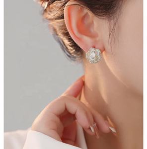 Nouvelles boucles d'oreilles clous géométriques roses luxueuses pour femmes, zircon haut de gamme, argent S925, tendance, polyvalentes, boucles d'oreilles à la mode, niche - Product Image 5