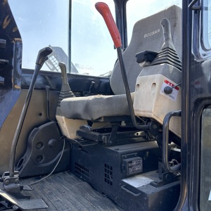 Mini-excavatrice sur chenilles Doosan DH55-V d'occasion, compacte, peu d'heures de fonctionnement, bon état, à vendre, petite excavatrice en bon état - Product Image 5