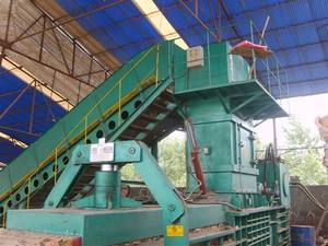 Macchina per imballare bottiglie di plastica per abbigliamento usato - Product Image 6